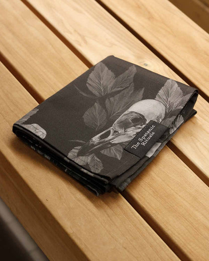 Sauna towel S, Large Skulls