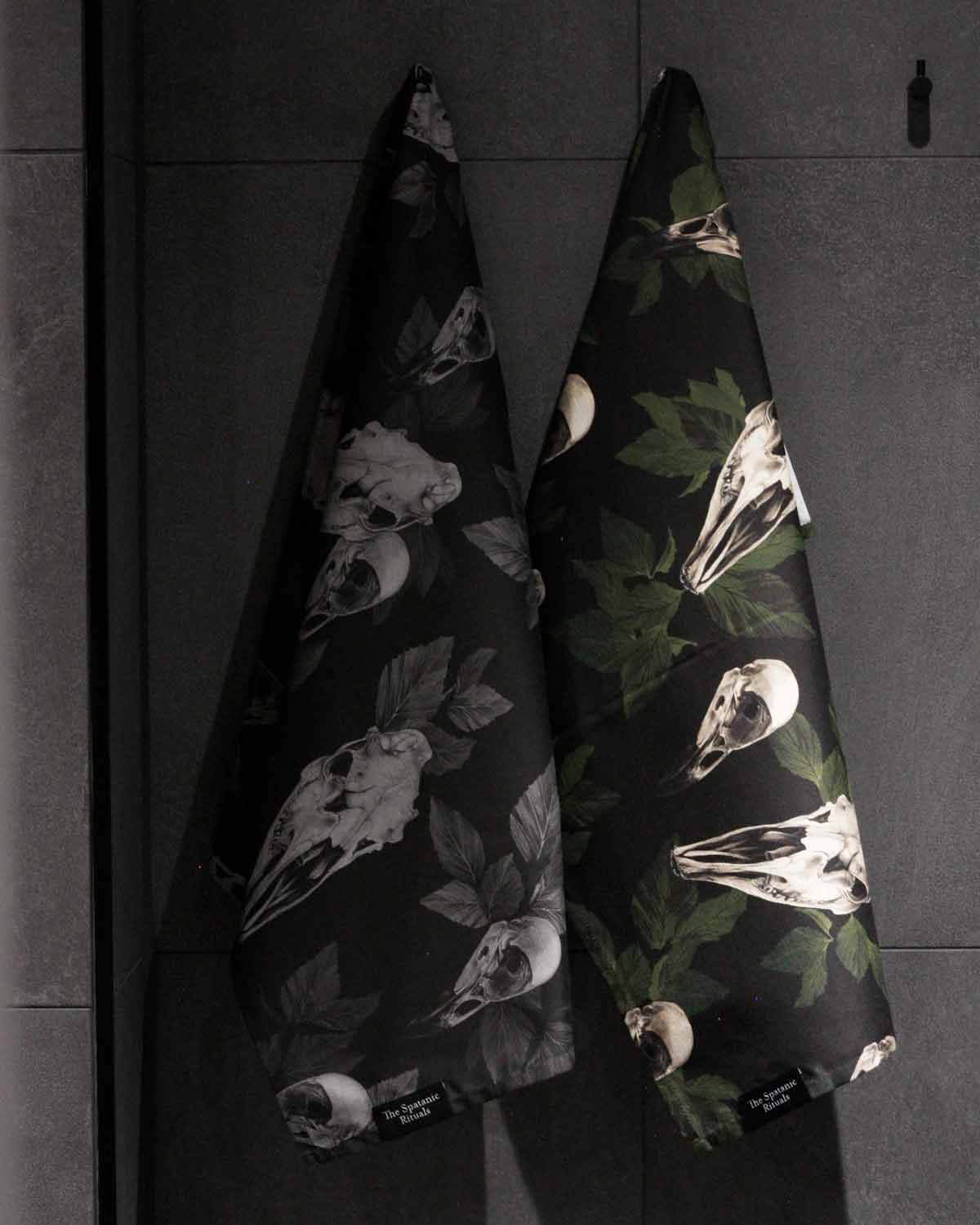 Sauna towel L, Large Skulls