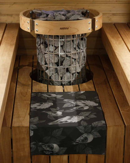 Sauna towel S, Large Skulls