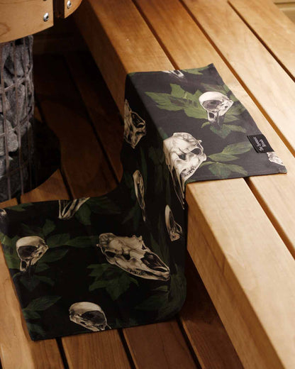 Sauna towel S, Large Skulls