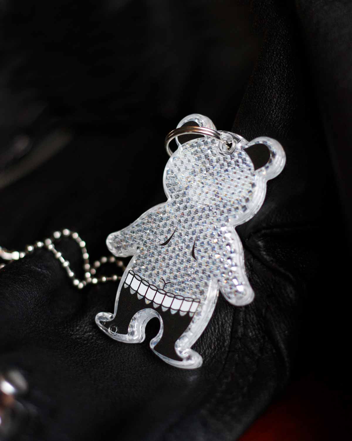 Saatanalle Bear, Reflector Charm