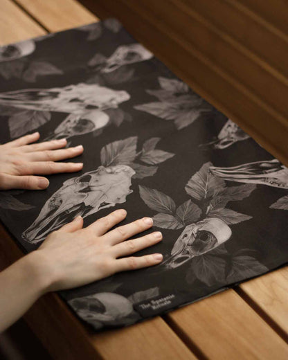 Sauna towel S, Large Skulls