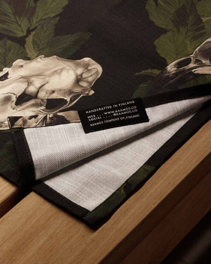 Sauna towel S, Large Skulls