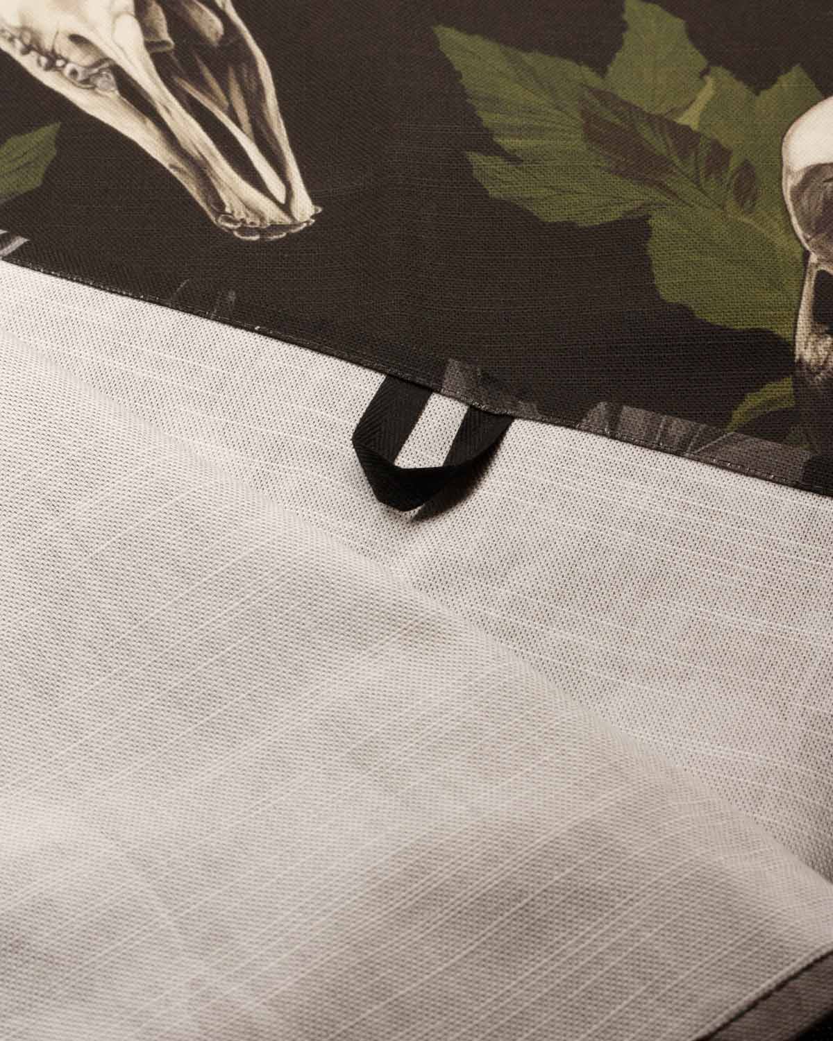 Sauna towel S, Large Skulls