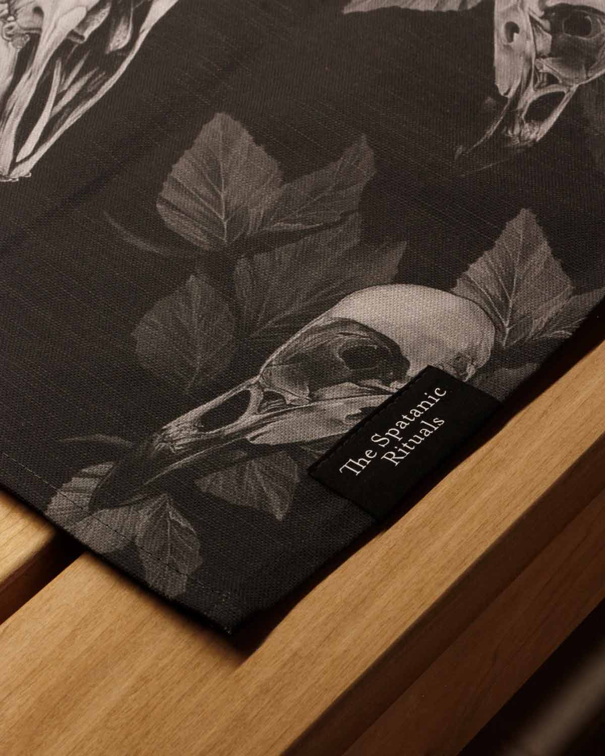 Sauna towel S, Large Skulls